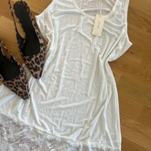 Spetslinne - Nytt Linne med spetskant ⭐️s/m