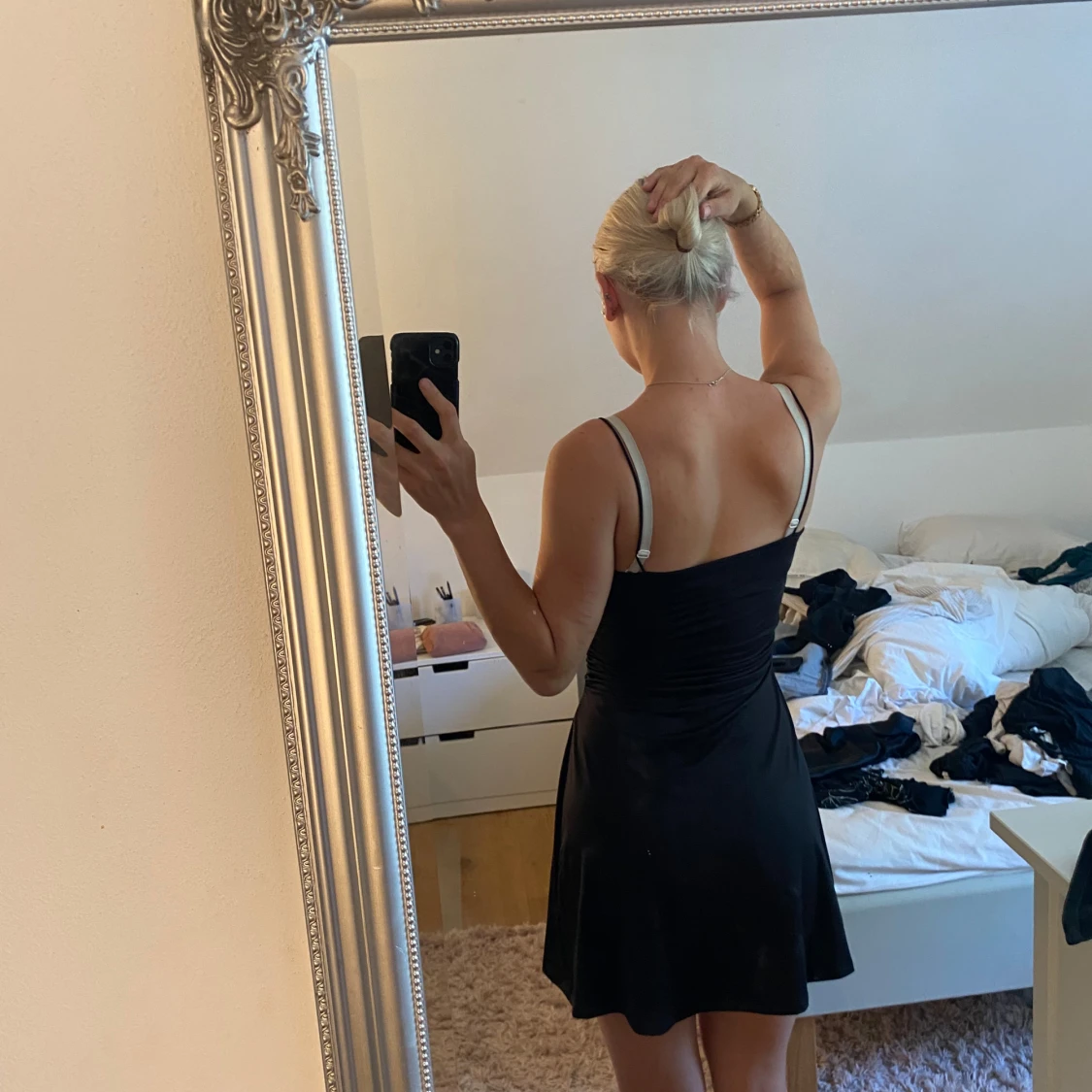 Svart kort klänning från H&M Divided - 1