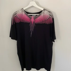 Marcelo burlon t-shirt  - Storlek L i riktigt bra skick, passar även xl 