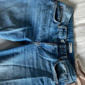 Blå jeans från g perfect jeans, stl 36 - Säljer ett par klassiska blå jeans från g perfect jeans i storlek 36. 