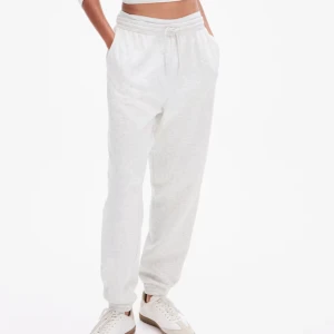 Ljusgrå Mjukisbyxor - Ljusgrå basic mjukisbyxor från HM i storlek M i bra skick.