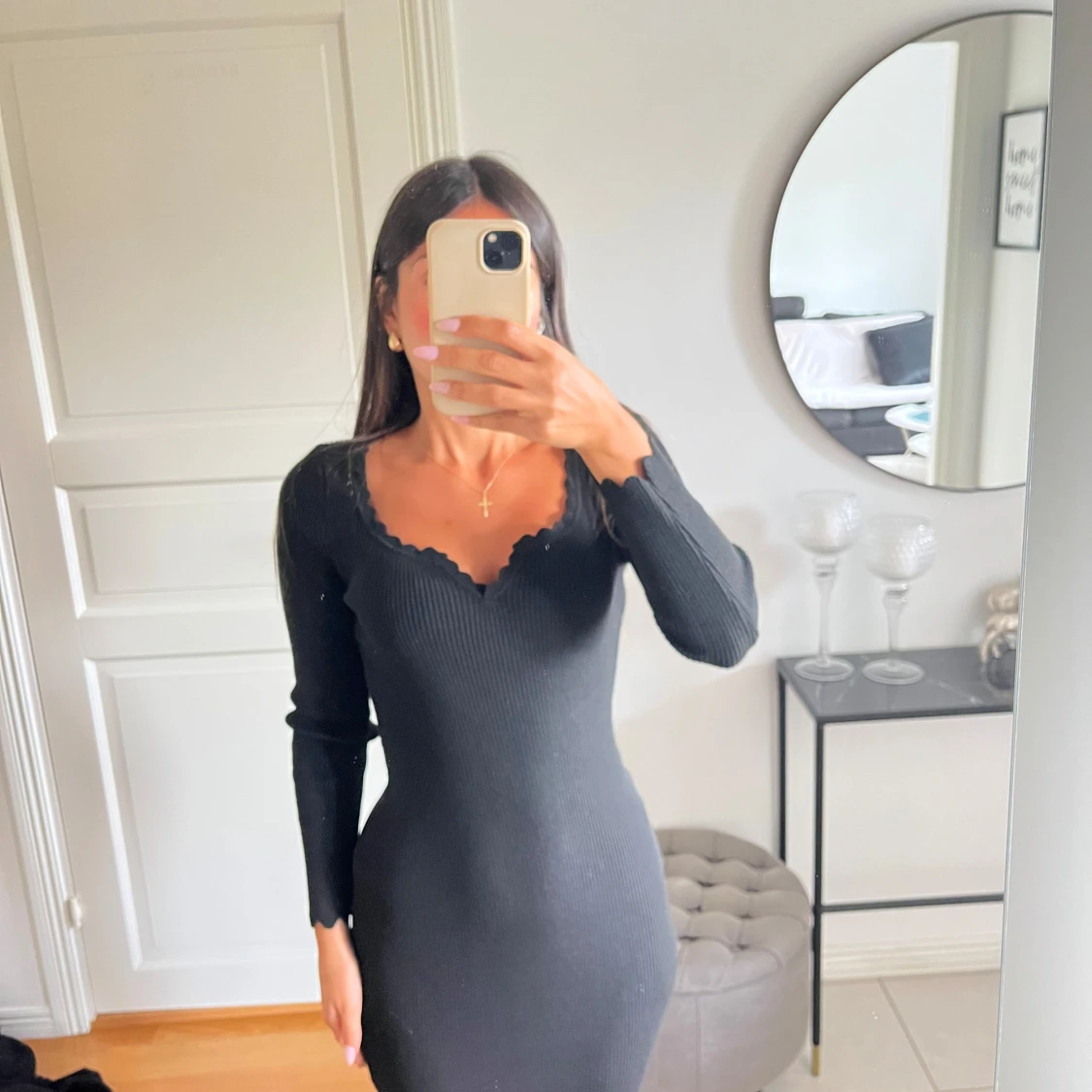 Svart ribbad långärmad klänning