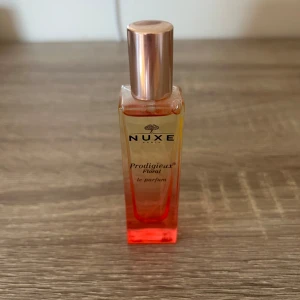 Nuxe Prodigieux Floral Parfym - Använd kanske 1 gång men gillade ej doften på mig. 15 ml. 