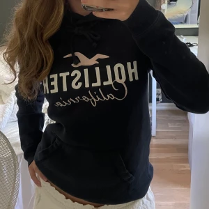 Vintage hollister hoodie - Jätte fin hollister hoodie.❤️❤️Storlek S och är sann i storlek 