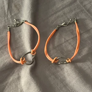 Två Kompis Armband - Två söta kompis armband med färgen rosa/orange band! 🌻