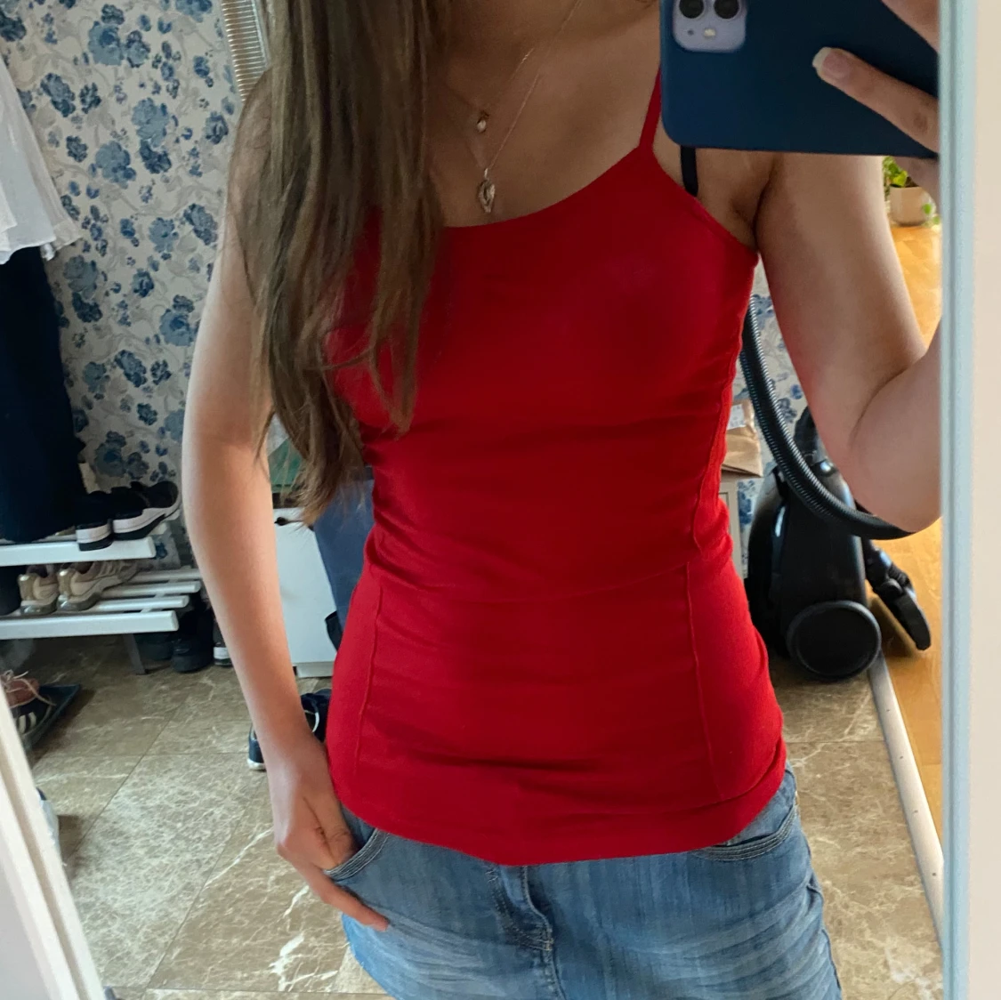 Röd linnetopp med smala axelband - 3