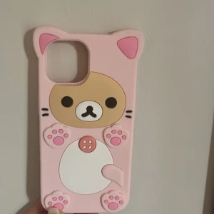 iPhone 13 skall- Rilakkuma - Skall till iPhone 13, perfekt skick