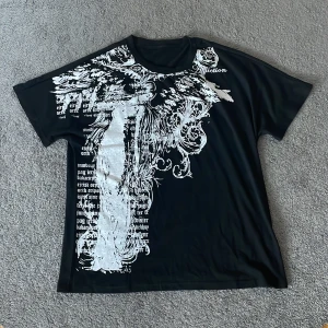 Emo T-shirt  - As cool Tshirt, finns inga tecken på användning. ‼️skicka prisförslag‼️