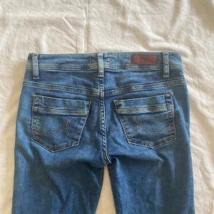 LTB VALERIE bootcut jeans  - LTB VALERIE bootcut jeans💕Midja: 36cm, gren: 18,5 cm och  Inneben: 71 cm💕