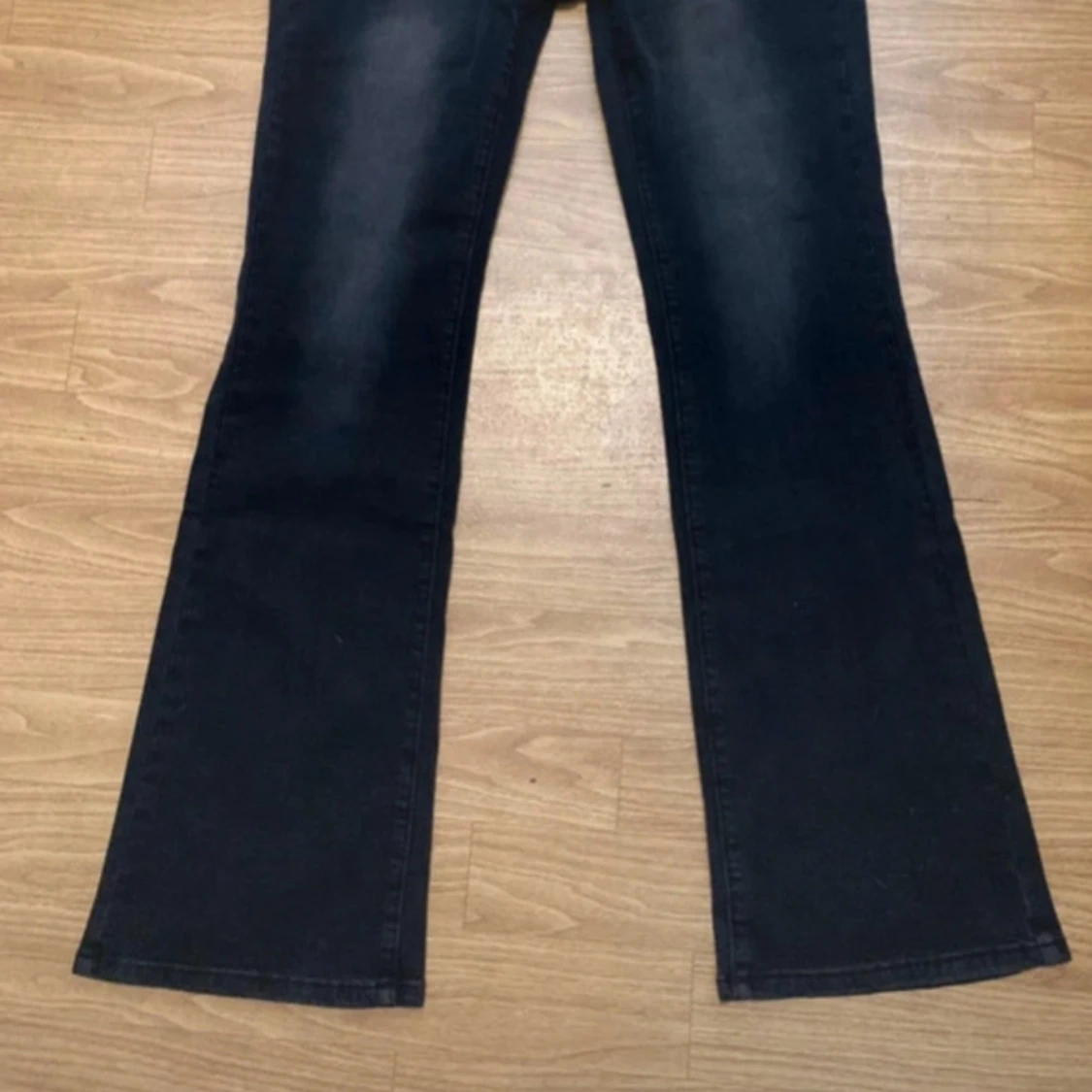 Svarta bootcut jeans - 1