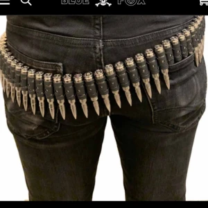 Patronbälte  - patron bälte värde 1600 men jag säljer för billlagrw pga ingen användning (ca100cm)