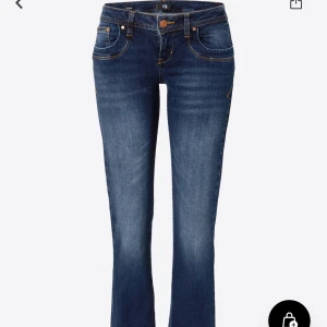 LTB jeans valerie - Lågmidjade bootcut jeans från LTB. Fint skick och storlek 24/32. Midjemått ca 33x2cm plus ytligare någon centimeter stretch, innerbenslängd 81cm. De har lätta slitningar vid låren och på bakfickorna (köpta så). Jätte lite slitna nere vid hälarna men absolut inget som syns! Kan gå ner i pris vid snabb affär och skickar gärna fler bilder om det behövs!