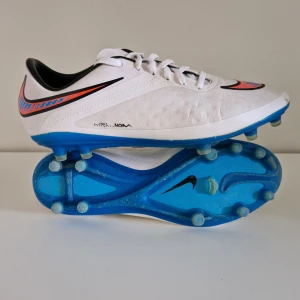 Fotbollsskor  - Ett par nike hypervenom 1 i mycket bra skick, ett par väldigt eftertraktade skor, skriv vid intresse, pris går att diskutera 