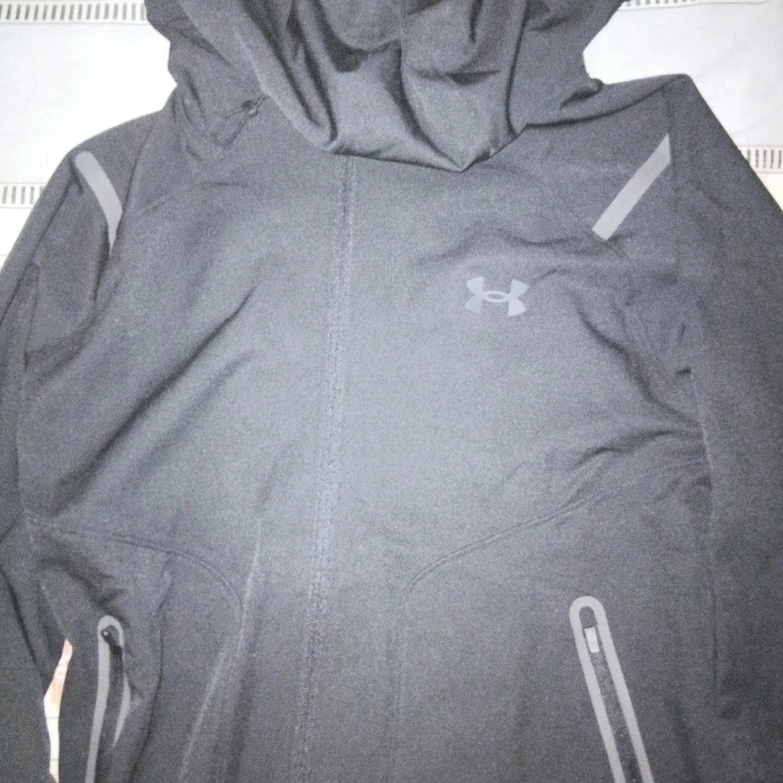 Under armour vindjacka helt svart  - 1