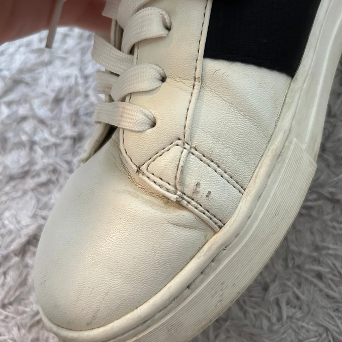 Vita sneakers från Armani Exchange - 1