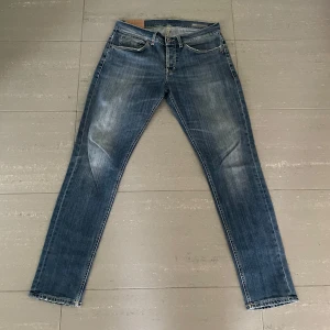 Dondup George jeans  - Säljer nu dessa dondup George jeans i storlek 34 men som passar 32, skriv för fler bilder/frågor🙌🏼