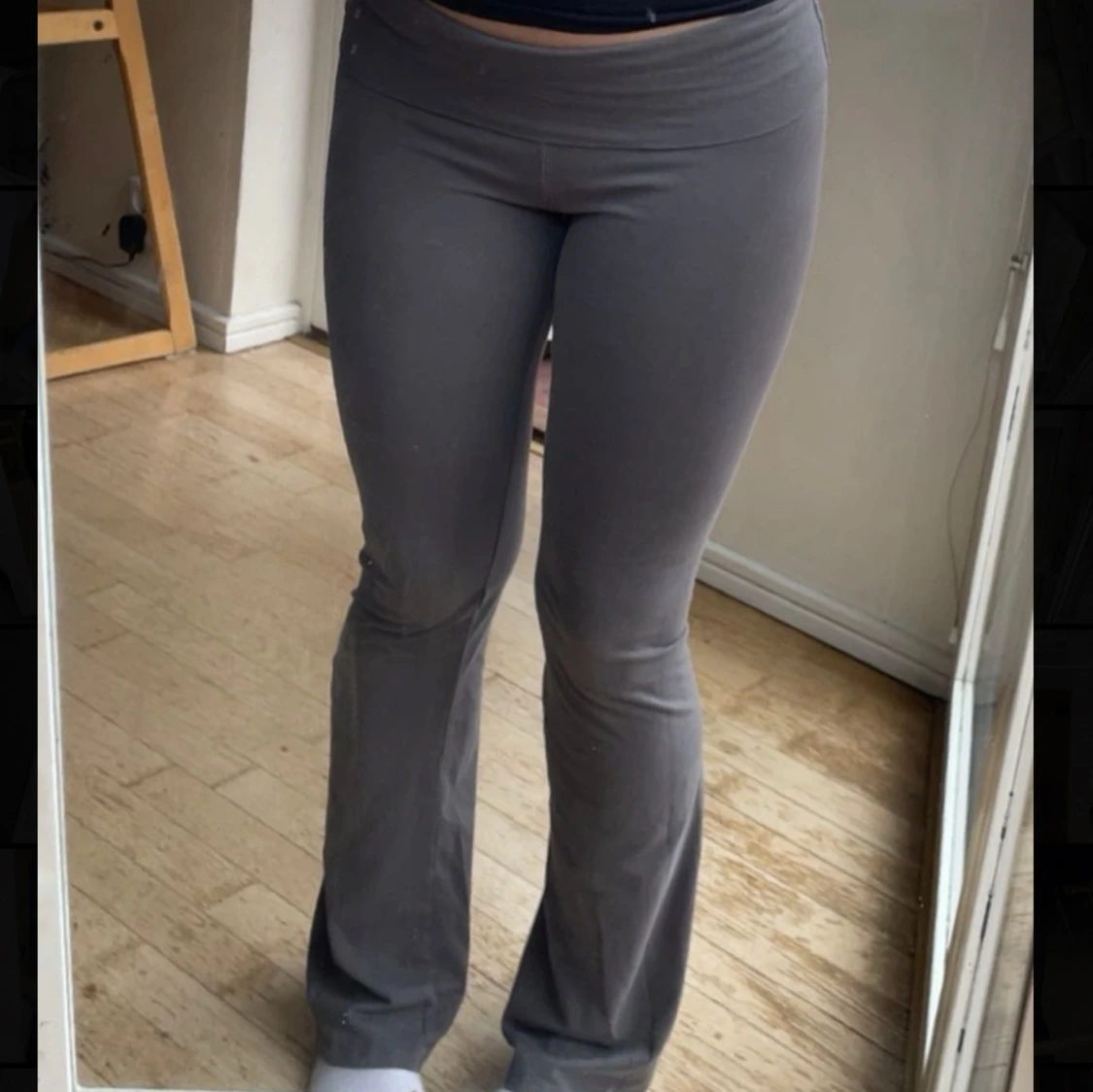 Grå low-waisted yogapants från Nelly