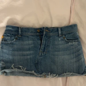 Lågmidjade jeans kjol - Jätte lågmidjad snygg jeans kjol❤️🥹kan inte ta bild på då den inte passar