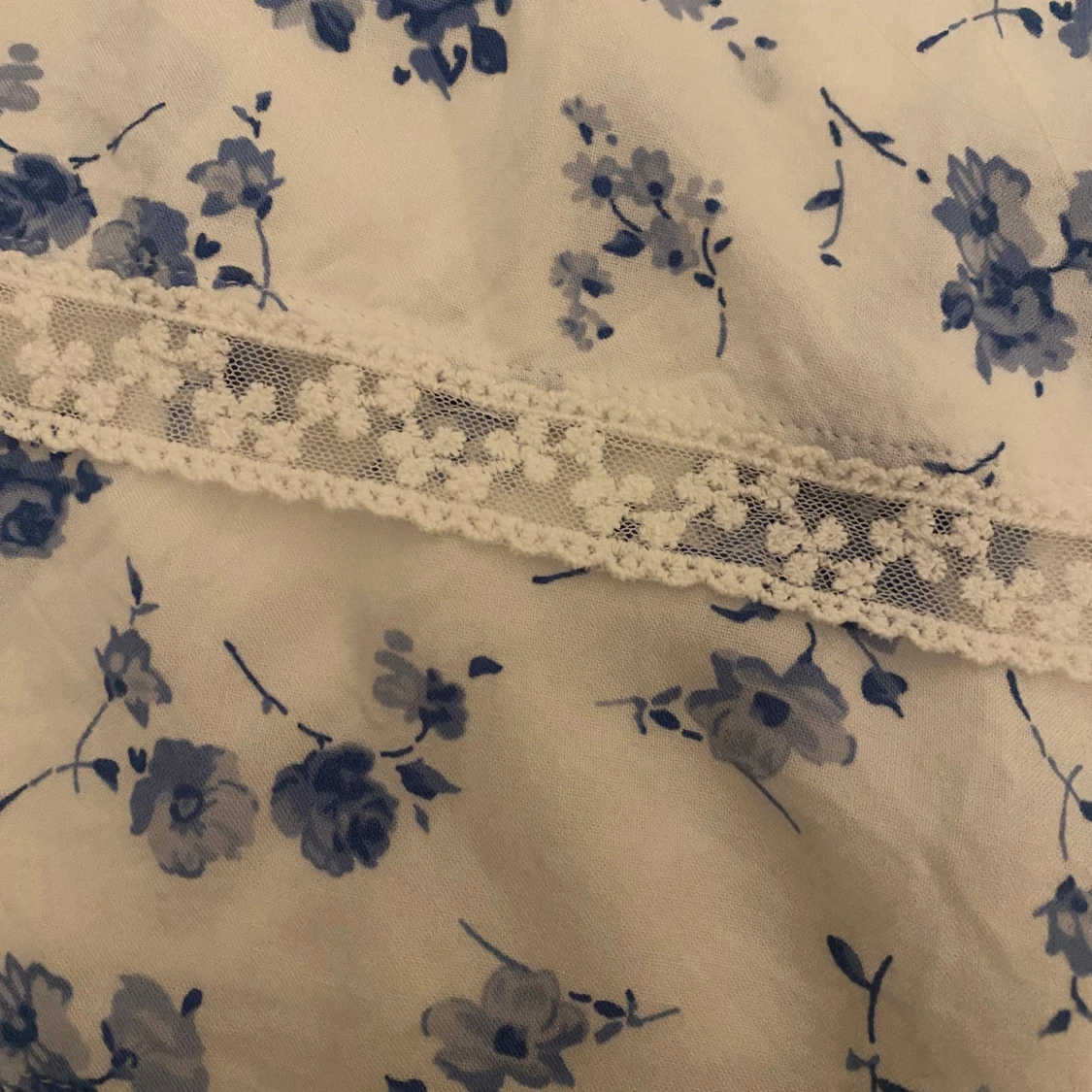 Vit blommig klänning från Hollister - 2