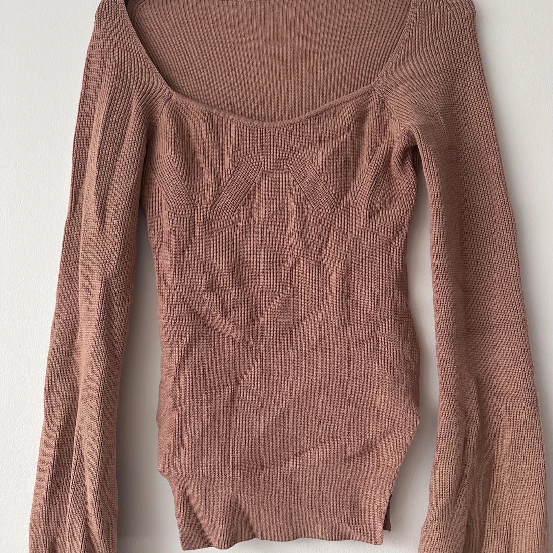 Beige ribbad långärmad topp