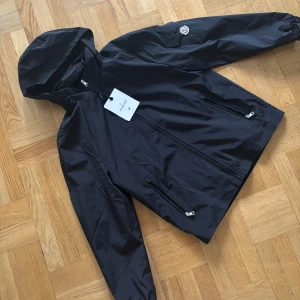 M0ncler Windbreaker - M0ncler windbreaker, storlek M 