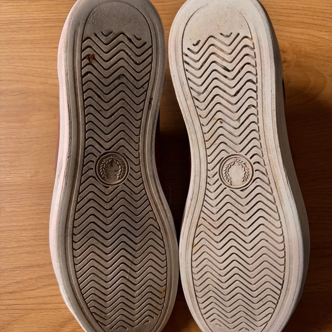 Bruna sneakers från Fred Perry - 1