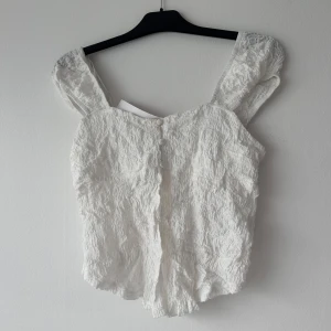 Topp från gina me prislapp  - Super söt topp från gina me prislapp kvar