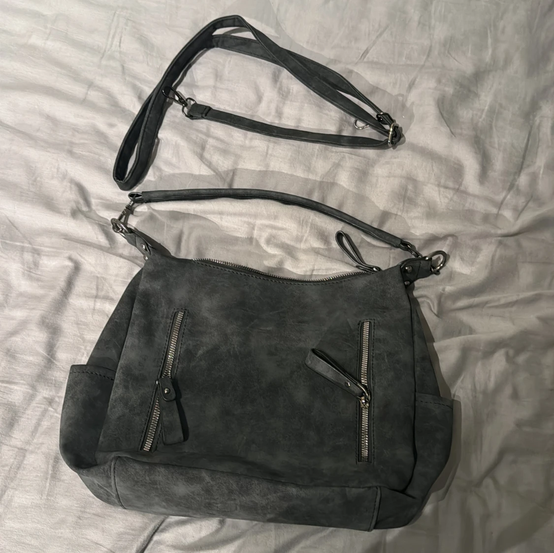 Mörkgrå axelväska med avtagbar rem - 2