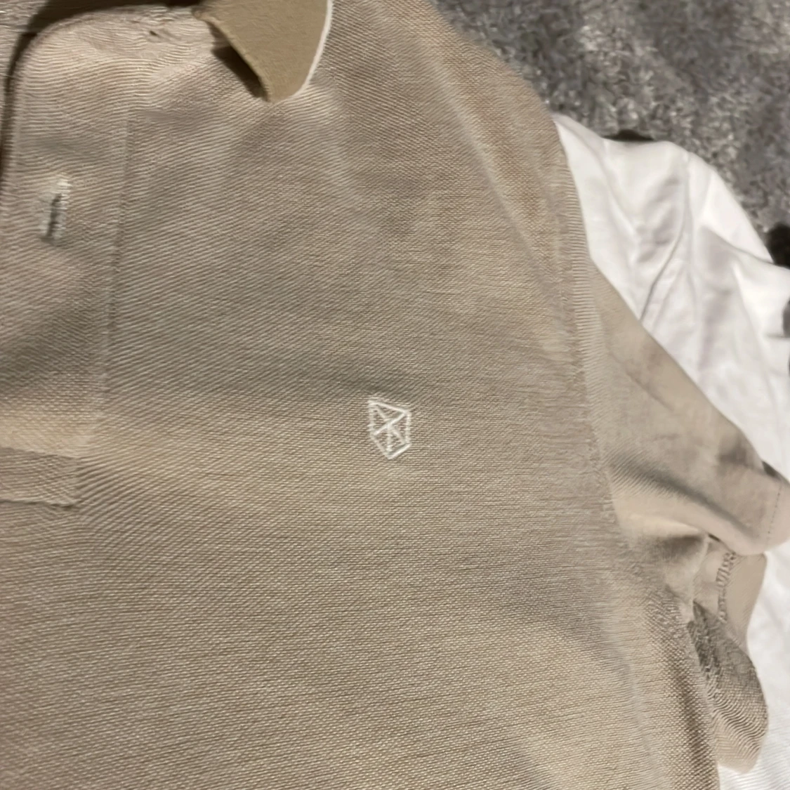 Beige och vitt pikétröja från Jack & Jones - 2