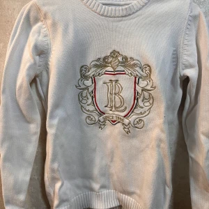 Stickad tröja  - Stickad tröja från bondelid, super fin🤍