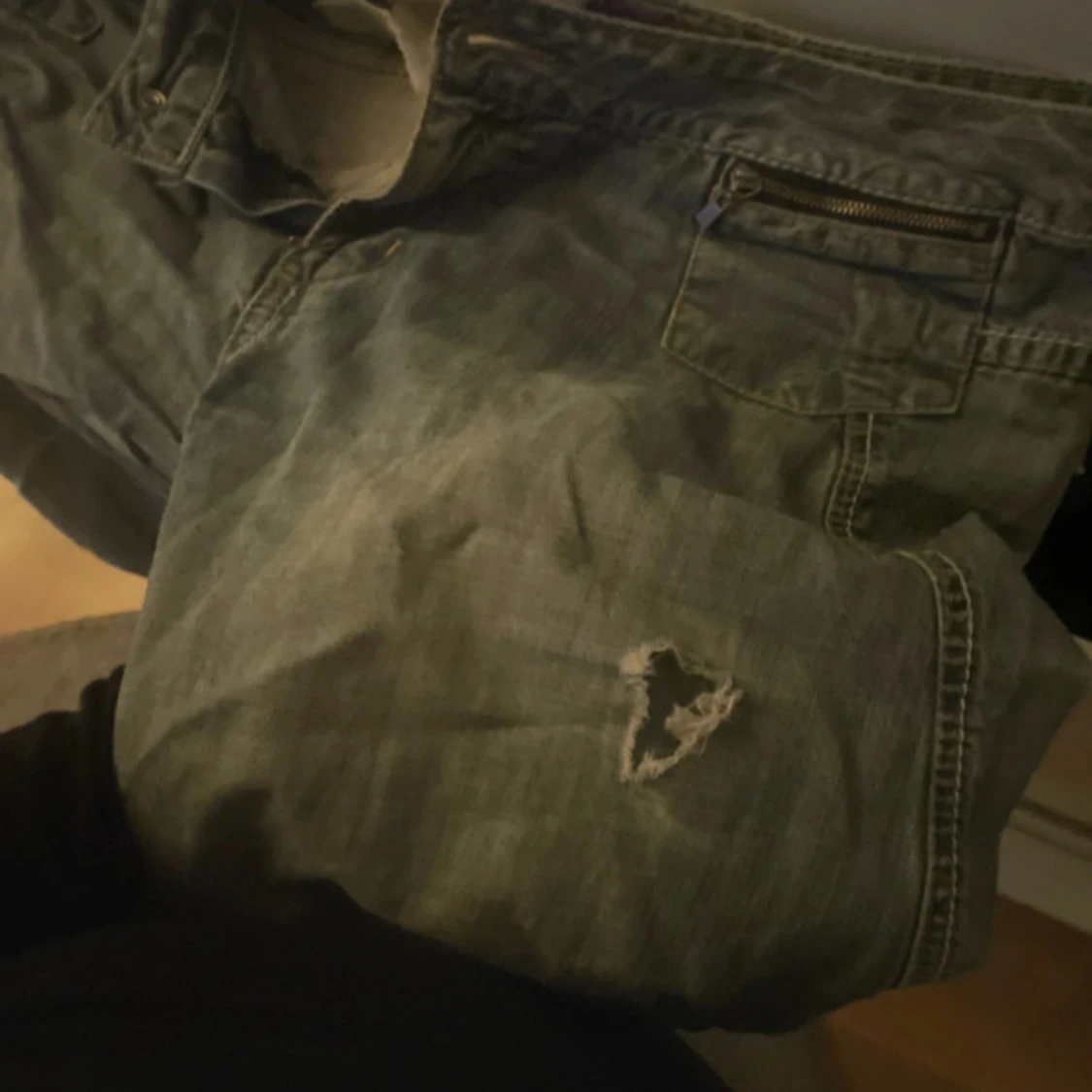 Blå bootcut jeans med slitningar - 3