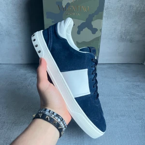 Valentino flycrews skor - Valentino garavani flycrews | skick - 10/10 iprincip ny | storlek 41 passar större | box ingår! |  givetvis äkta, skriv vid frågor 🙏🏻🙌🏻|