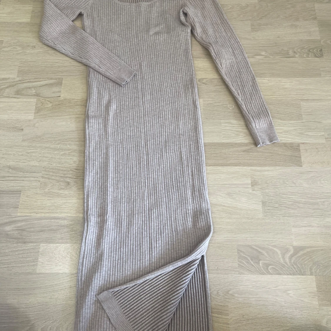 Beige ribbad långklänning från SHEIN