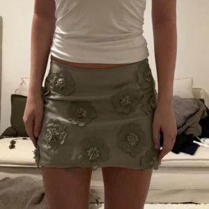 Lågmidjad Minikjol - Supersöt grön lågmidjad minikjol💕