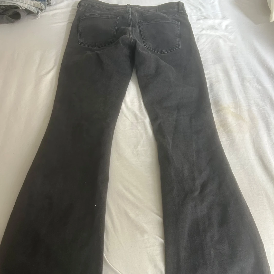 Svarta low boot jeans från lager  - 2