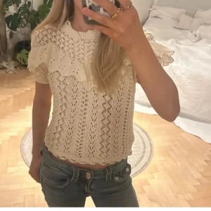 Zara blus  - Jätte fin blus från Zara som är köpt här på plikt. Men den va för liten.( bilden är lånad av tjejen jag köpte av)🥰🥰🥰