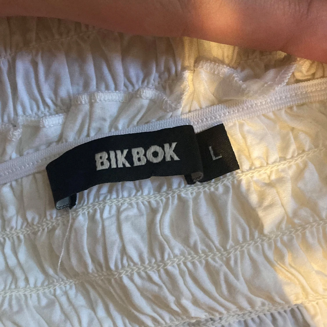 Vit offshoulder blus från Bik Bok - 2