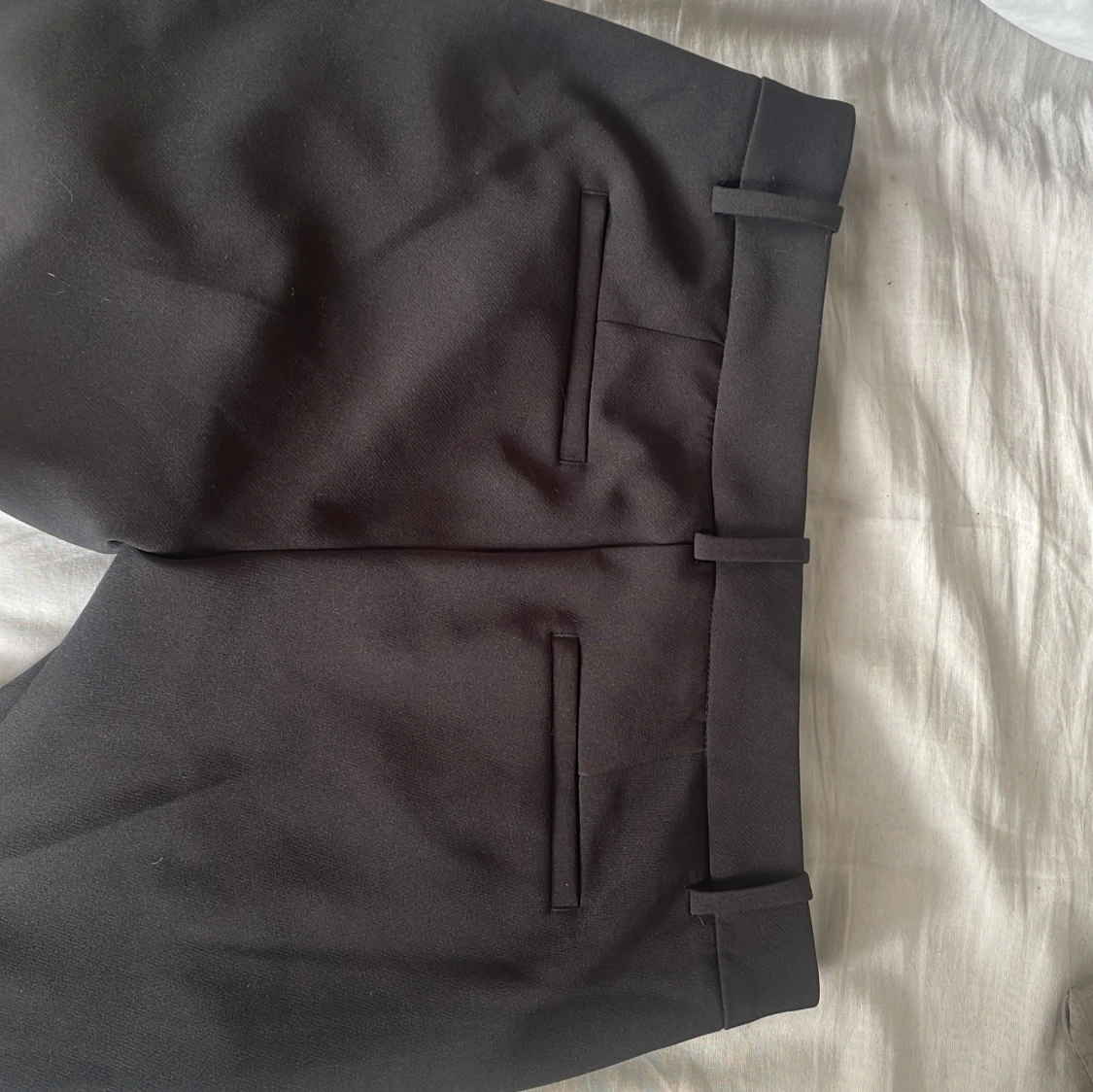 Svarta låg midjade kostymbyxor  - 3