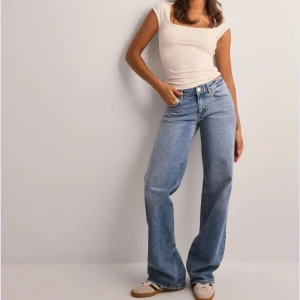 Blå wide leg jeans från ONLY - Lågmidjade jeans storlek w32L32 ny med prislapp  