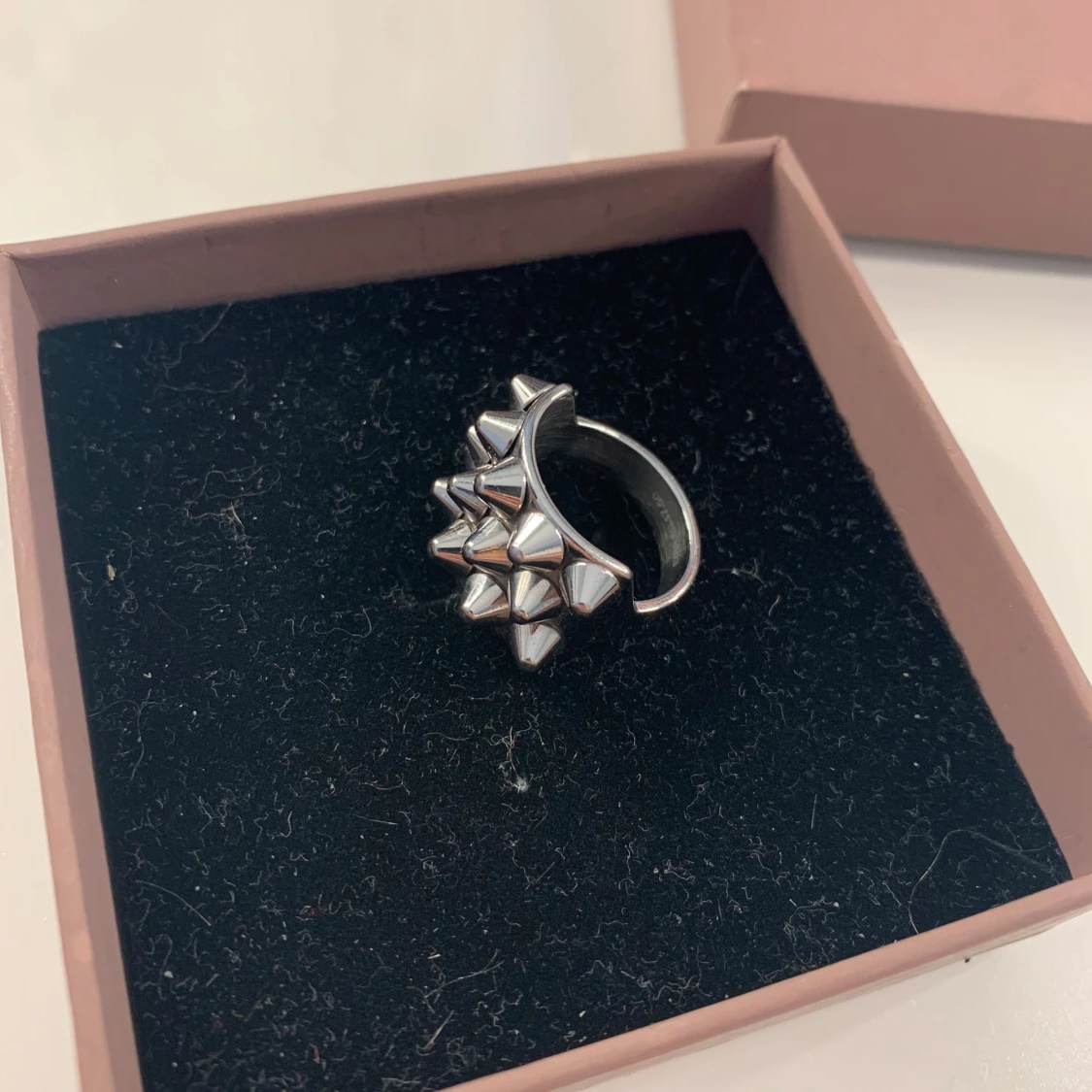 Silverfärgad ring från Edblad - 2