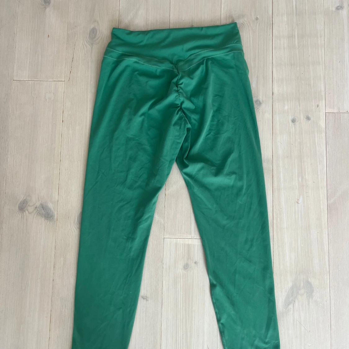 Gröna höga leggings med scrunch från gymshark - 2