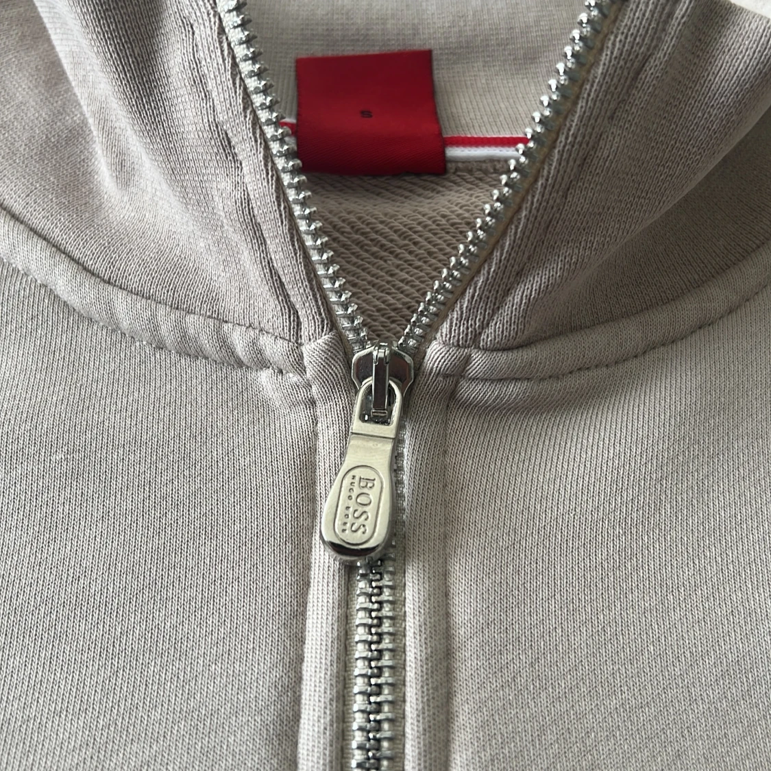 Beige half zip tröja från Hugo Boss - 2