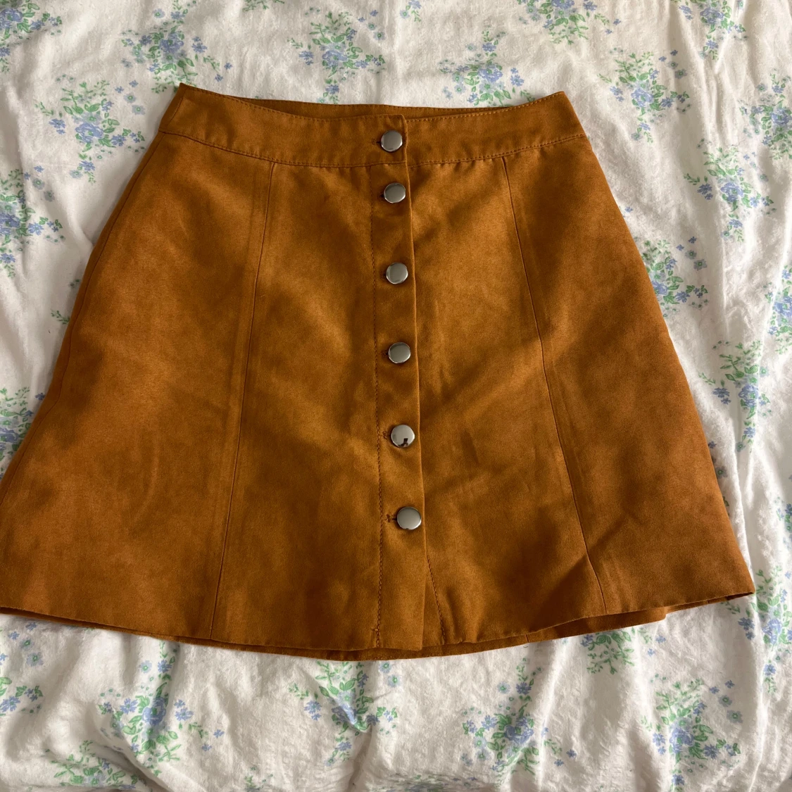 Brun manchesterkjol med knappar - 2