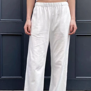 Vita mjukisbyxor - Anastasia sweatpants från brandy melville, jättesköna mjukisbyxor💕