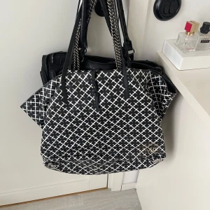 By Malene Birger väska  - Äkta By Malene Birger väska, säljer pga aldrig använder, några få defekter, pris kan diskuteras 🩷