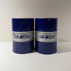 Q8 Oils burk 2 st - Bilden visar två oljefat som man kan använda till många olika saker! 