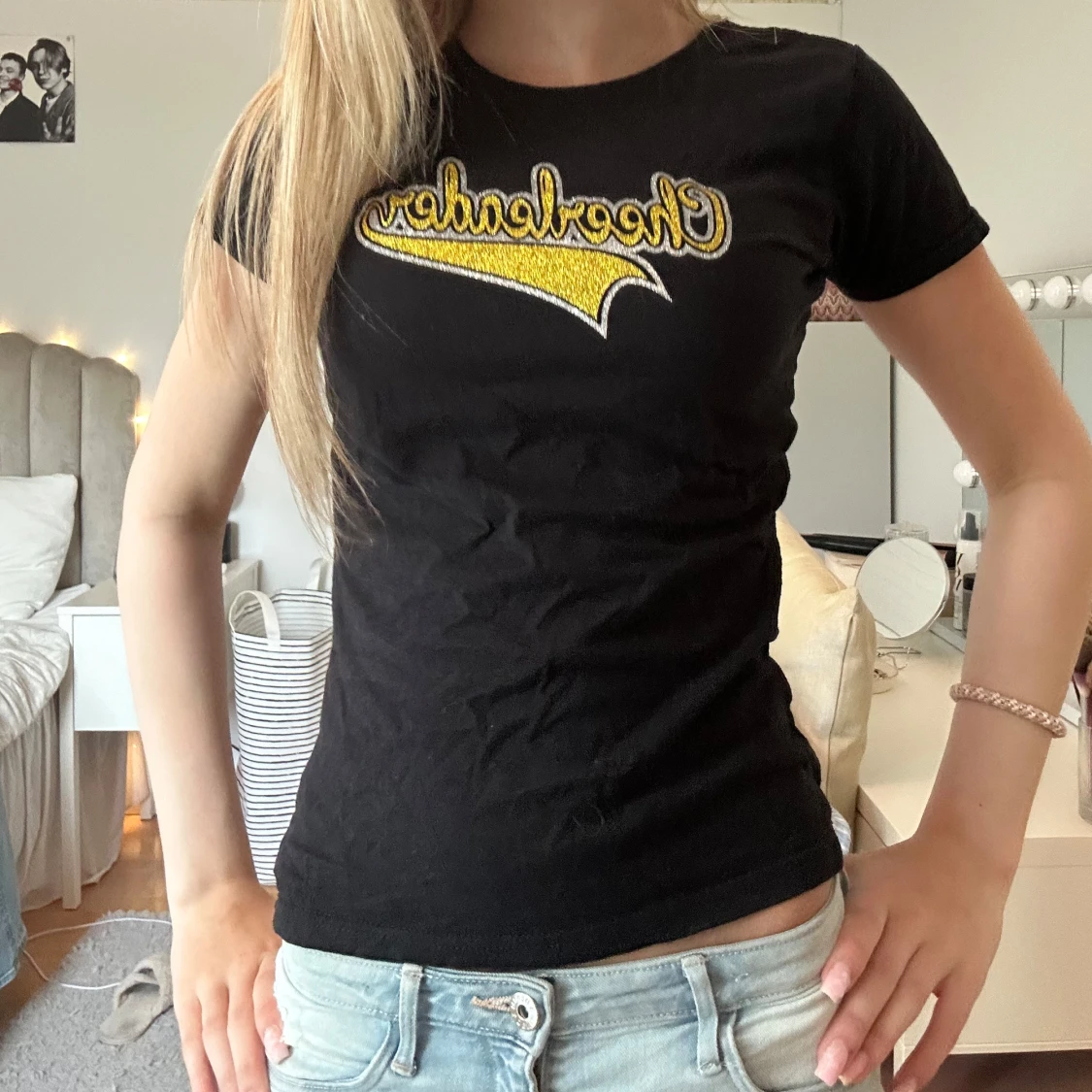 Svart t-shirt med guld - 1