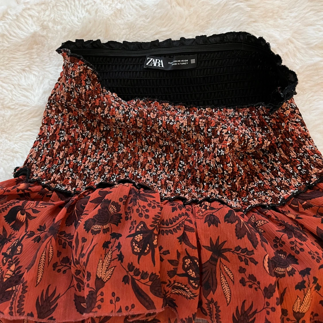 Röd blommig volangkjol från Zara - 1