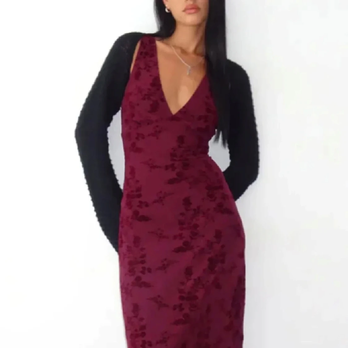 Vinröd maxiklänning i modellen Gabriela från Motel Rocks i strl S!