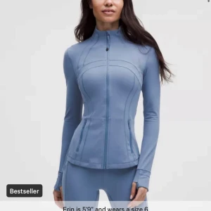Lululemon define jacket  - Säljer nu min Lululemon define jacka eftersom den inte kommer till användning. I färgen washed denim som inte länge säljs. Storlek 6 vilket motsvarar S/M.sparsamt använd utan defekter. Nypris 1280.